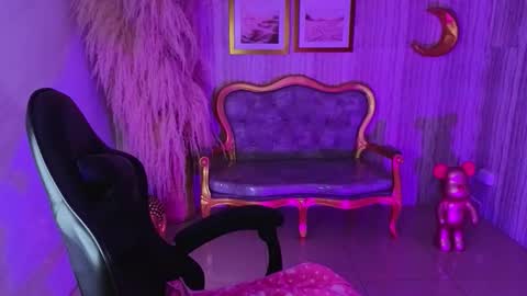 Ivy  online show from 18, 9, 2025