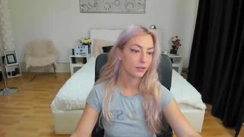 Snapshot of ivyfoxx_ chatting on 9, 10, 2025 IvyFox online show from 9, 10, 2025