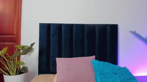 IvyJhonss online show from 14, 10, 2025