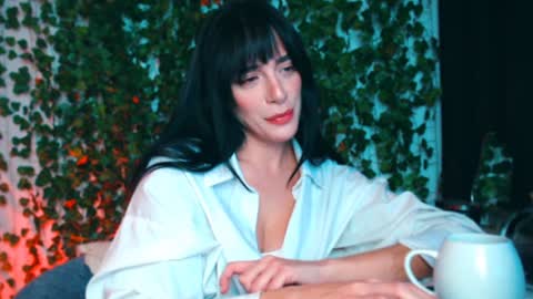 Miss Ivy online show from 12, 12, 2024