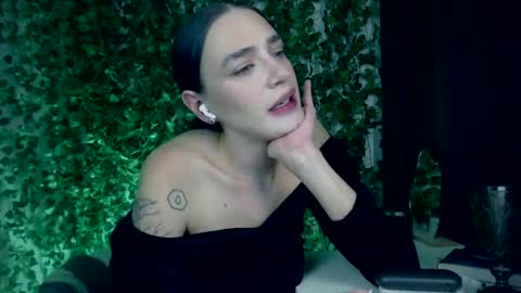 Miss Ivy online show from 29, 12, 2024