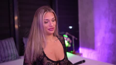 IvyRowa online show from 3, 1, 2025