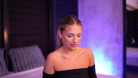 IvyRowa online show from 30, 1, 2025