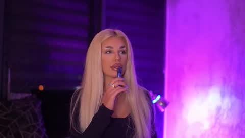 IvyRowa online show from 4, 2, 2026