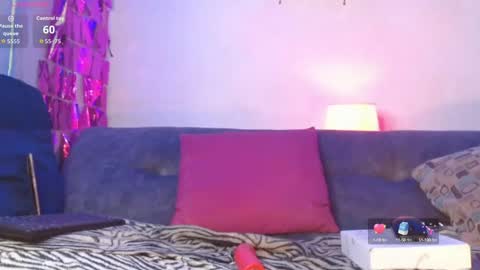 Snapshot of izan_02 chatting on 9, 10, 2025 izan online show from 9, 10, 2025