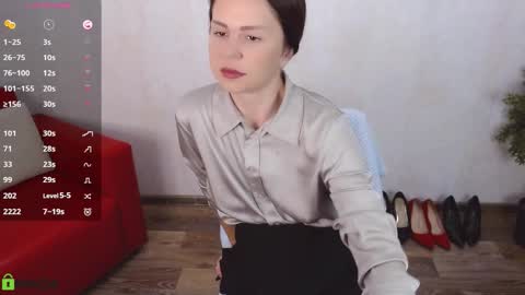 Queen of nylon  Victoria online show from 6, 11, 2025