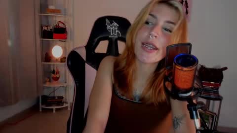 Linda Sofia help me get to 100 thumbs up online show from 1, 2, 2025