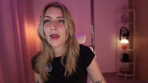 Linda Sofia help me get to 100 thumbs up online show from 3, 12, 2025