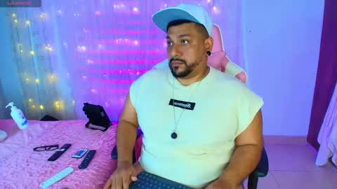 daddy sir master bear online show from 28, 2, 2025