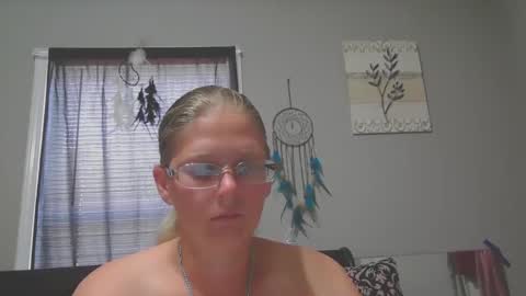 JadeLuv online show from 4, 10, 2025