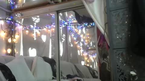 Jamie Rose Queenschild ever... online show from 4, 2, 2025