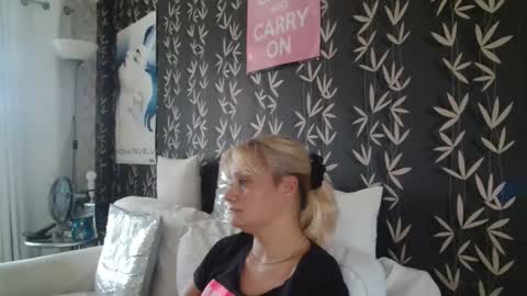 Snapshot of jakkilouise chatting on 8, 9, 2025 JAKKI LOUISE pornstar online show from 8, 9, 2025