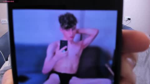 Snapshot of james_mil chatting on 27, 12, 2024 James online show from 27, 12, 2024
