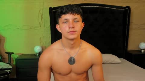 Snapshot of jamesgolden_ chatting on 26, 11, 2025 jamesgolden_ online show from 26, 11, 2025