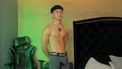 Snapshot of jamesgolden_ chatting on 27, 11, 2025 jamesgolden_ online show from 27, 11, 2025