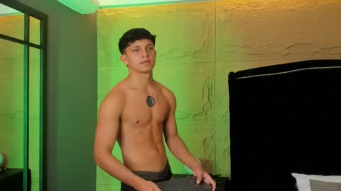 Snapshot of jamesgolden_ chatting on 1, 12, 2025 jamesgolden_ online show from 1, 12, 2025