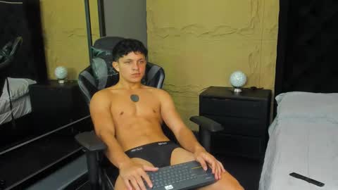 Snapshot of jamesgolden_ chatting on 4, 12, 2025 jamesgolden_ online show from 4, 12, 2025