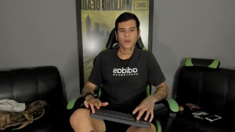 Snapshot of jamesinked_ chatting on 4, 3, 2025 Jamesinked online show from 4, 3, 2025