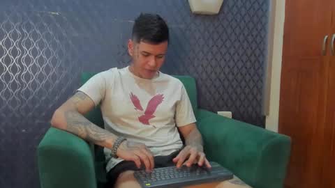 Snapshot of jamesinked_ chatting on 6, 10, 2025 Jamesinked online show from 6, 10, 2025