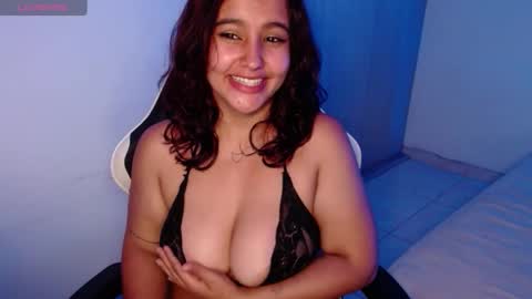 Snapshot of janne_1 chatting on 8, 11, 2025 Janne online show from 8, 11, 2025