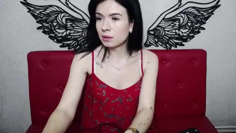 JasmineKouch online show from 25, 1, 2025