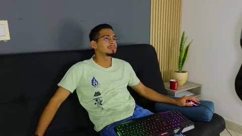 Snapshot of jaybrown_1 chatting on 14, 10, 2025 Jay online show from 14, 10, 2025