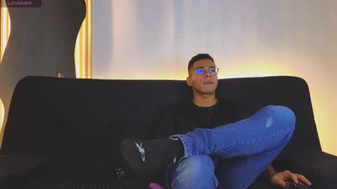 Snapshot of jaybrown_1 chatting on 11, 11, 2025 Jay online show from 11, 11, 2025