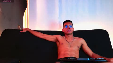 Snapshot of jaybrown_1 chatting on 12, 11, 2025 Jay online show from 12, 11, 2025