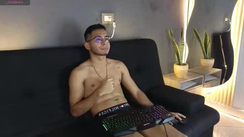 Snapshot of jaybrown_1 chatting on 21, 11, 2025 Jay online show from 21, 11, 2025