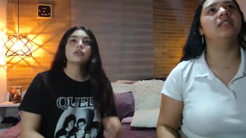 Jazmin and Scarlett online show from 20, 12, 2025