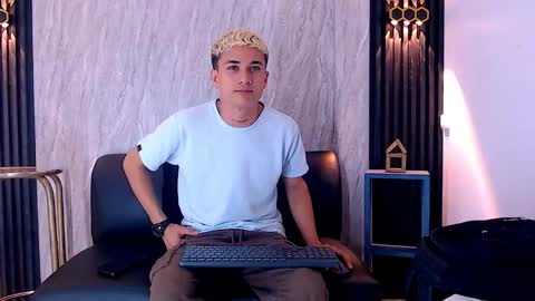 Snapshot of jeic_18 chatting on 17, 11, 2025 jeic 18 online show from 17, 11, 2025