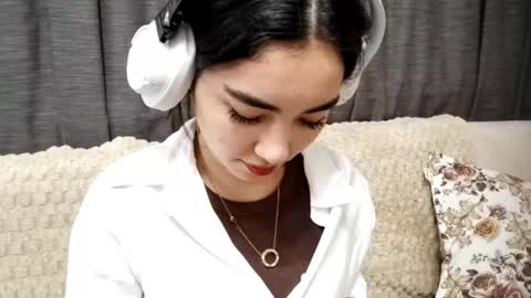 Jenifer online show from 15, 9, 2025