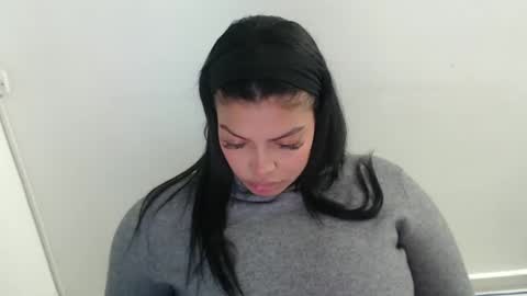 Jenn 3 online show from 10, 9, 2025