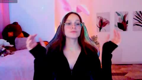 jenniferkiim online show from 2, 12, 2025