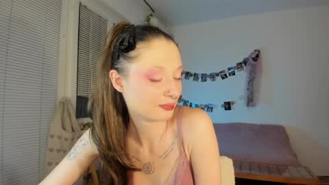 Jennifer Jenny Darling   online show from 18, 1, 2025