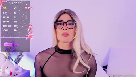 Snapshot of jessicameron chatting on 5, 3, 2025 JESSI AND NAOMI online show from 5, 3, 2025