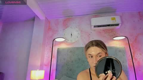 Snapshot of jessicameron chatting on 2, 11, 2025 JESSI AND NAOMI online show from 2, 11, 2025