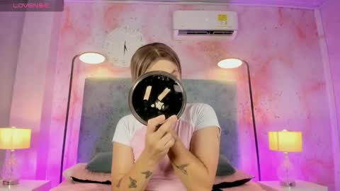 Snapshot of jessicameron chatting on 9, 11, 2025 JESSI AND NAOMI online show from 9, 11, 2025