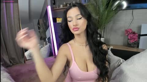 Snapshot of jessicaverse chatting on 4, 11, 2025 Jess online show from 4, 11, 2025