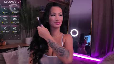 Snapshot of jessicaverse chatting on 17, 11, 2025 Jess online show from 17, 11, 2025