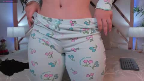 Snapshot of jessiica_stonne2 chatting on 28, 11, 2025 JESSICA STONNE online show from 28, 11, 2025