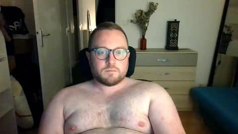 Snapshot of jeuneloup92 chatting on 18, 11, 2025 jeuneloup92 online show from 18, 11, 2025