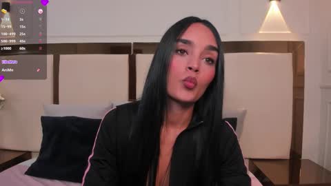 Snapshot of jhoanaduran_ chatting on 13, 10, 2025 Jhoana online show from 13, 10, 2025
