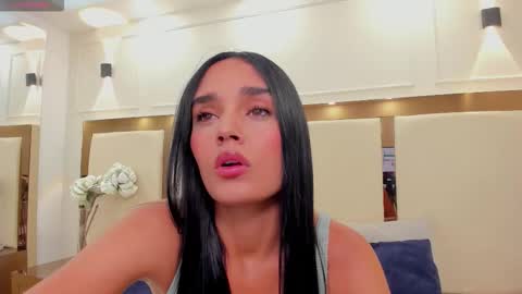 Snapshot of jhoanaduran_ chatting on 18, 10, 2025 Jhoana online show from 18, 10, 2025