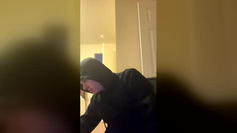 Snapshot of jlcuddles chatting on 17, 12, 2025 jlcuddles online show from 17, 12, 2025