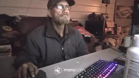 Snapshot of jmoorez2001 chatting on 25, 1, 2025 johnny online show from 25, 1, 2025