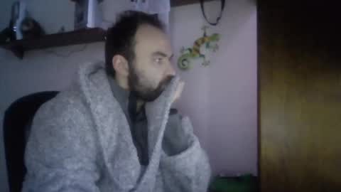 joaodias_18 online show from 5, 1, 2025