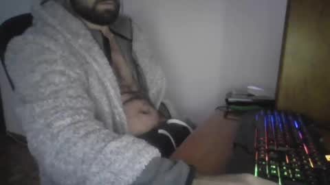 joaodias_18 online show from 5, 1, 2025