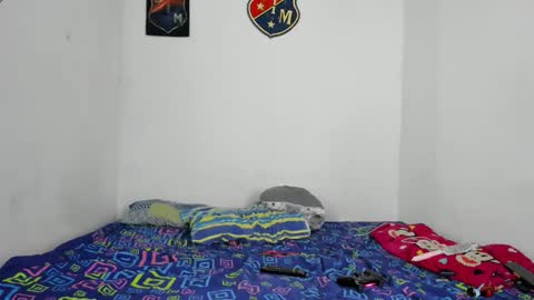 Snapshot of johan_and_antonella chatting on 19, 10, 2025 johan_and_antonella online show from 19, 10, 2025