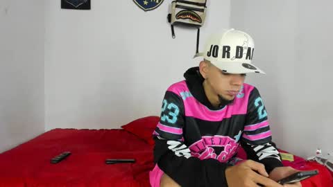 Snapshot of johan_and_antonella chatting on 2, 11, 2025 johan_and_antonella online show from 2, 11, 2025